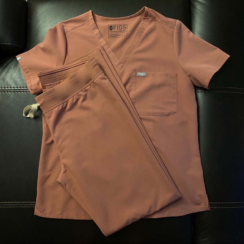 Figs Mauve Women’s Scrubs Medium/Medium Tall